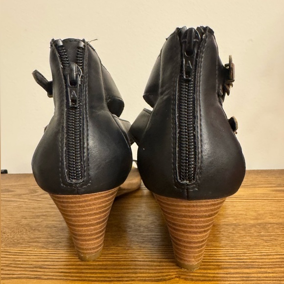 AEROSOLES Black and Brown Wedge Sandals Size 8.5 - Picture 7 of 16